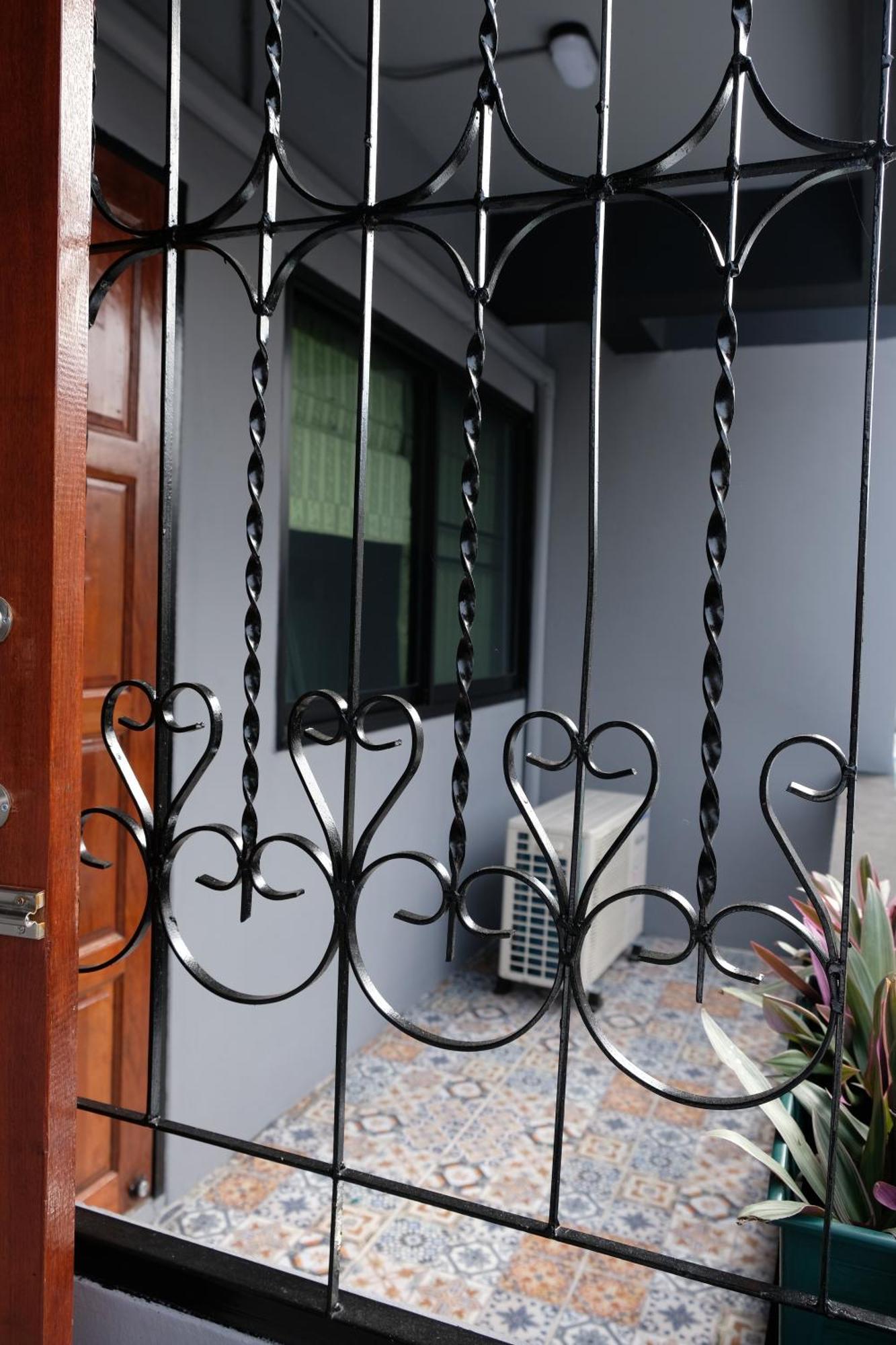 Hostal Tangmo House